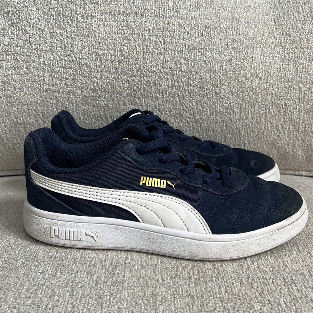 Kids PUMA Classic sneakers Good condition. Size 2.5